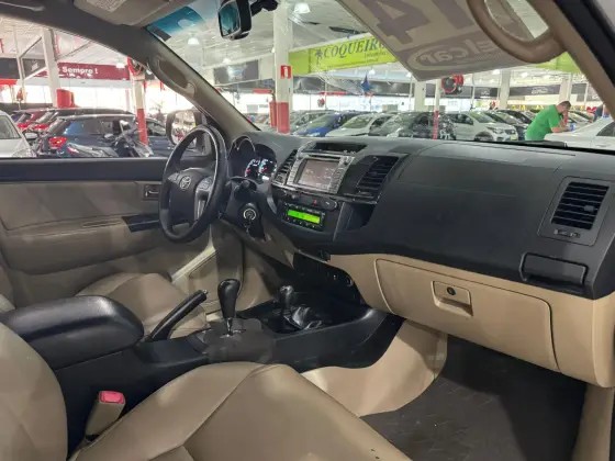 TOYOTA HILUX SW4