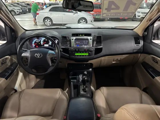 TOYOTA HILUX SW4