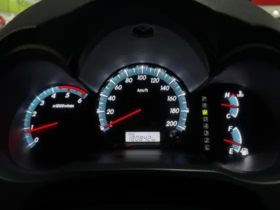 TOYOTA HILUX SW4