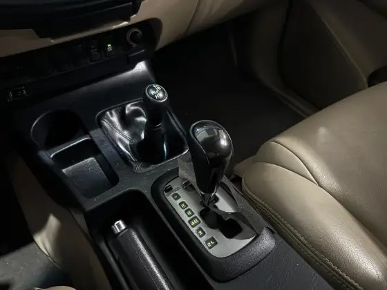 TOYOTA HILUX SW4