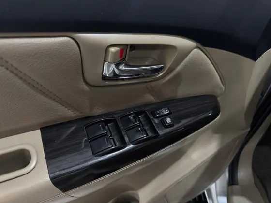 TOYOTA HILUX SW4