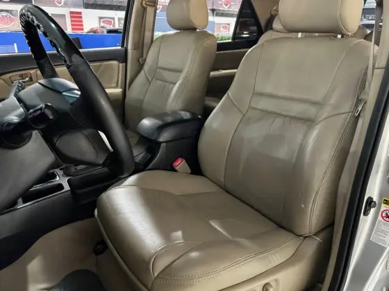 TOYOTA HILUX SW4