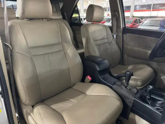 TOYOTA HILUX SW4