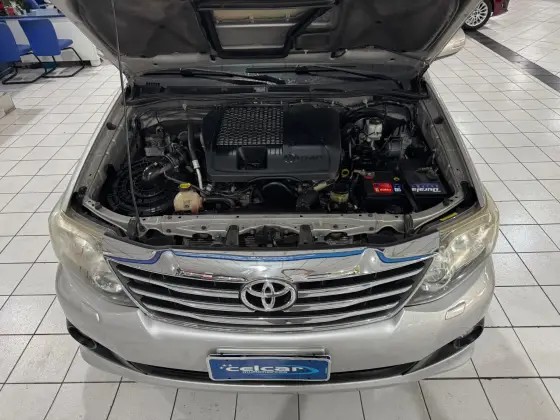 TOYOTA HILUX SW4