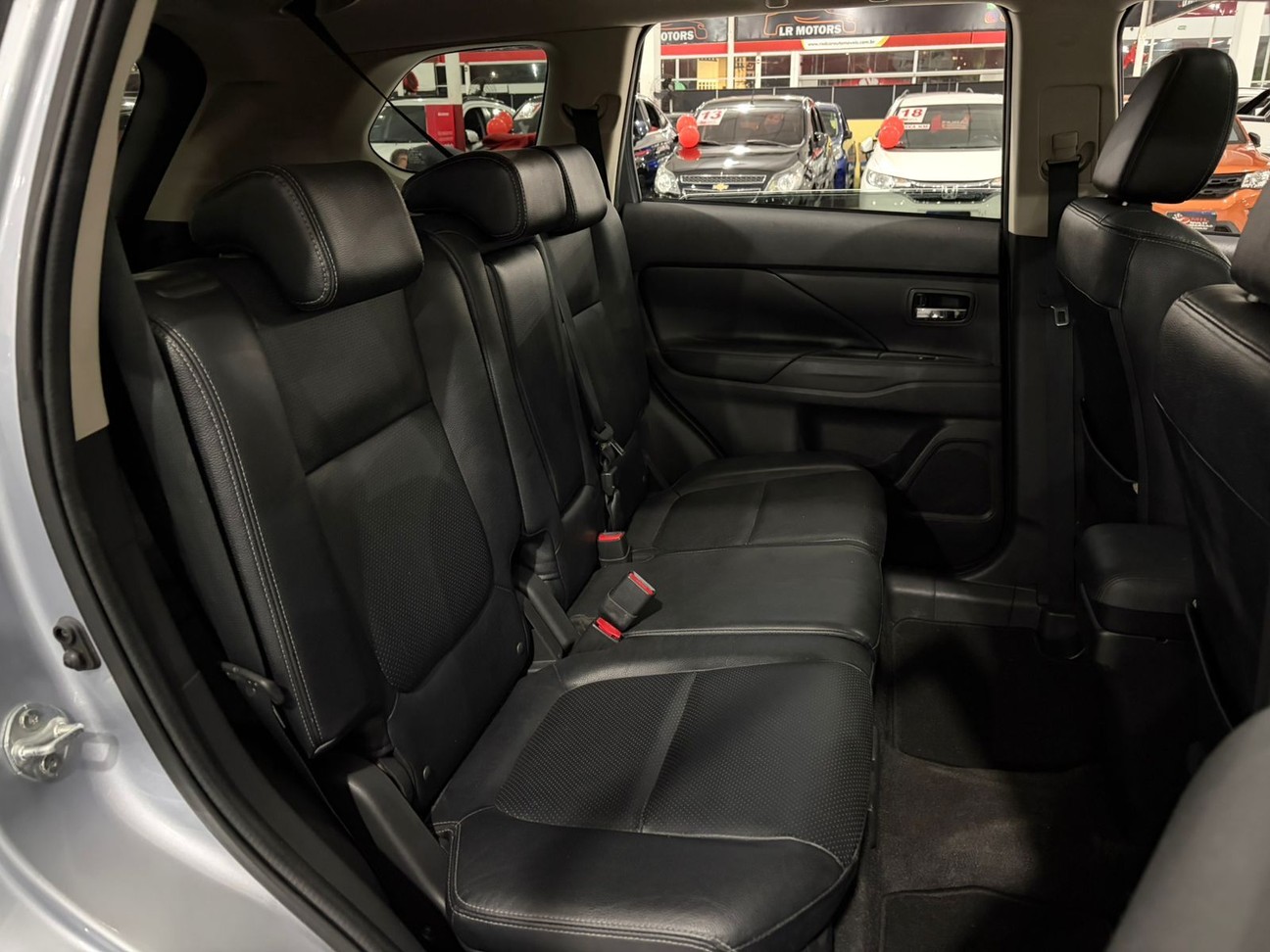 MITSUBISHI OUTLANDER
