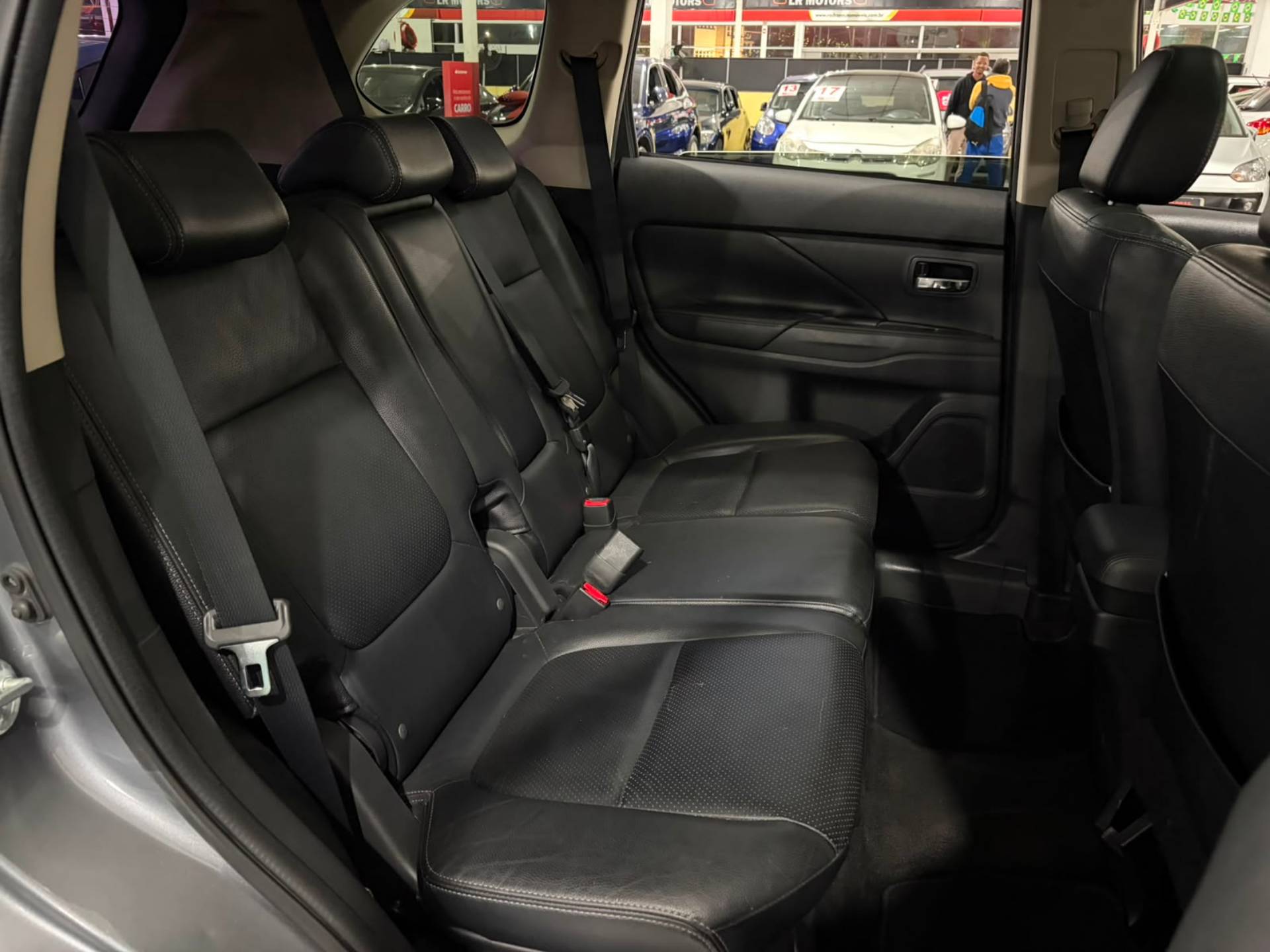 MITSUBISHI OUTLANDER