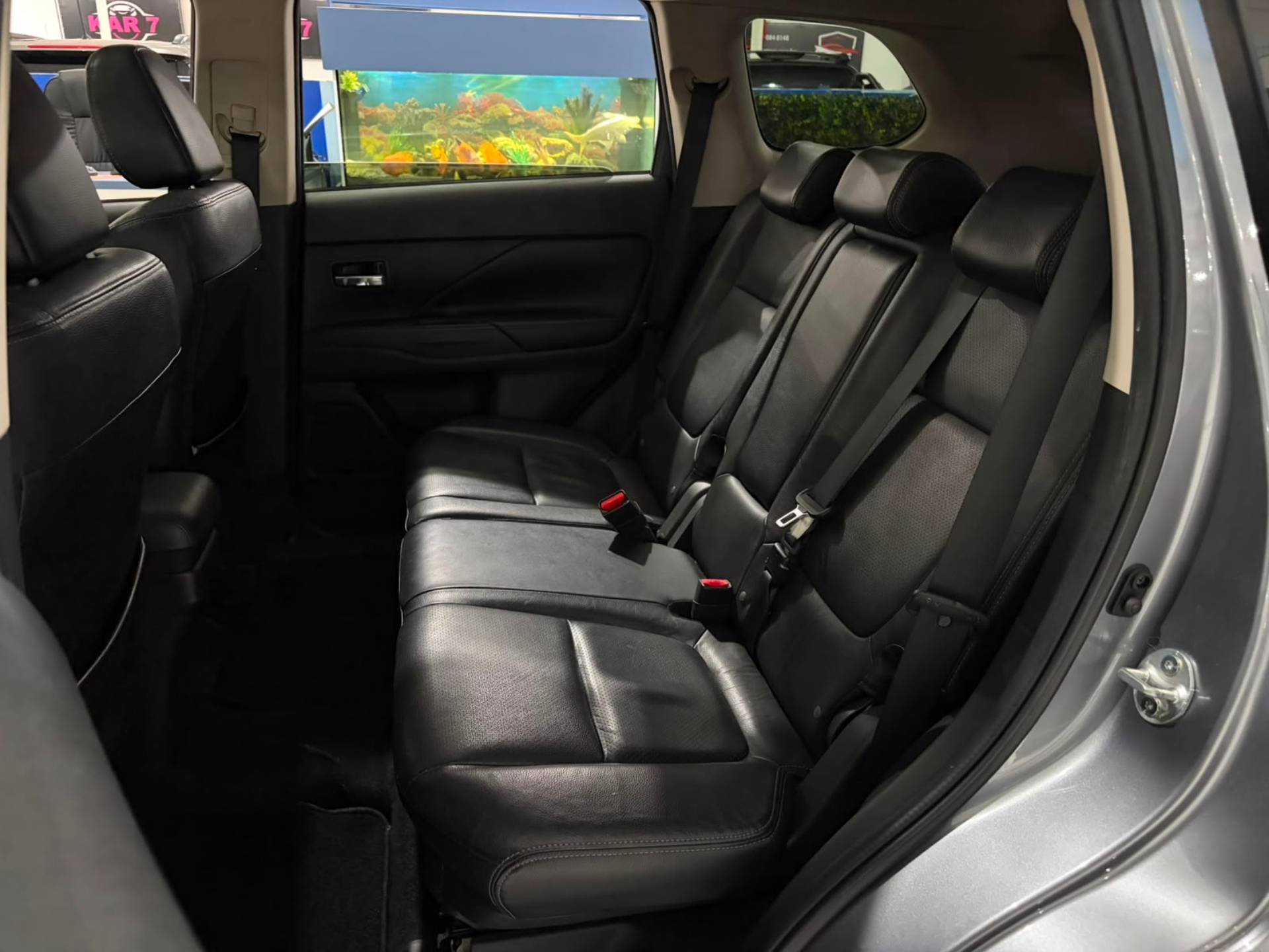 MITSUBISHI OUTLANDER