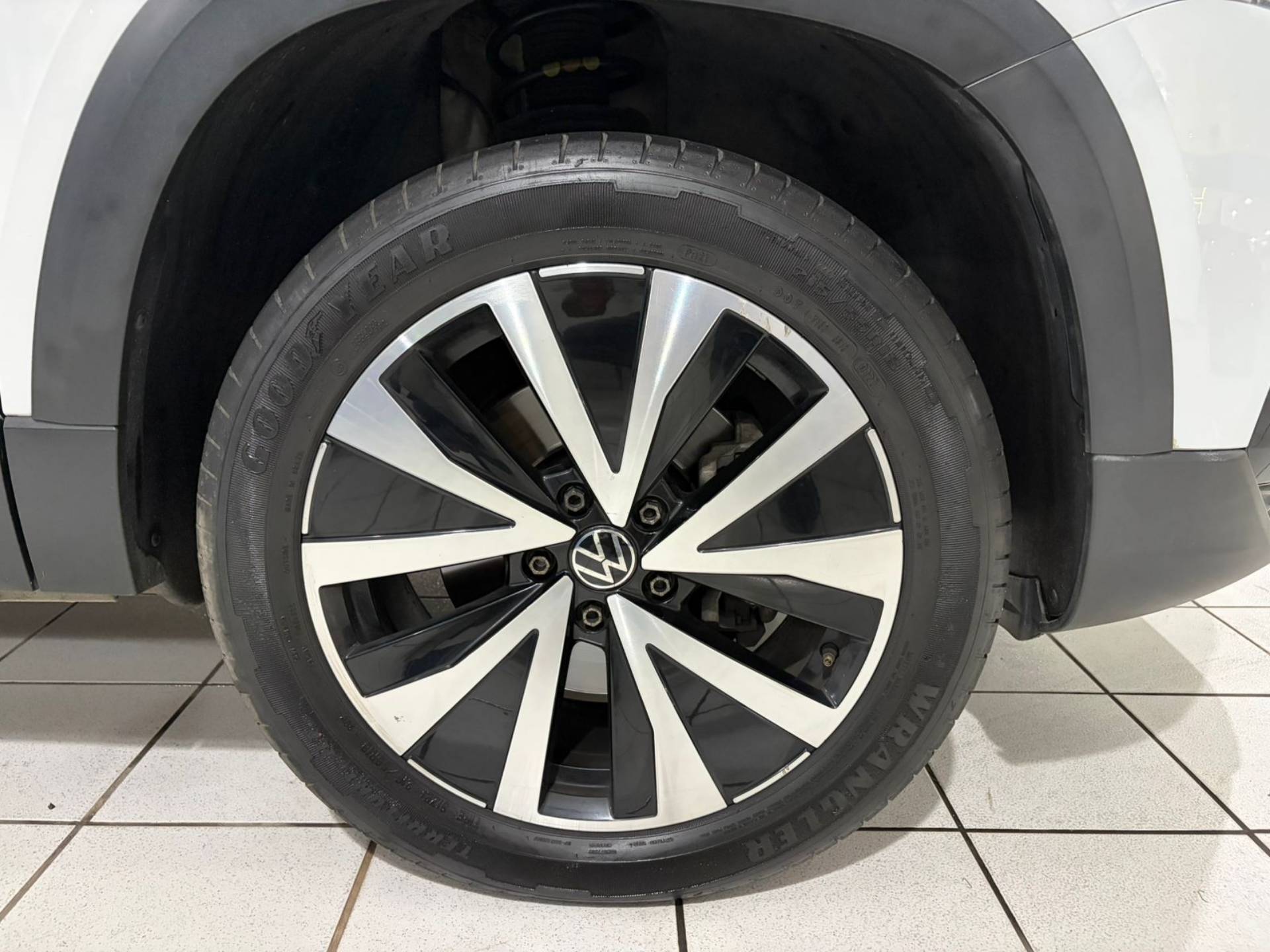 VOLKSWAGEN TAOS