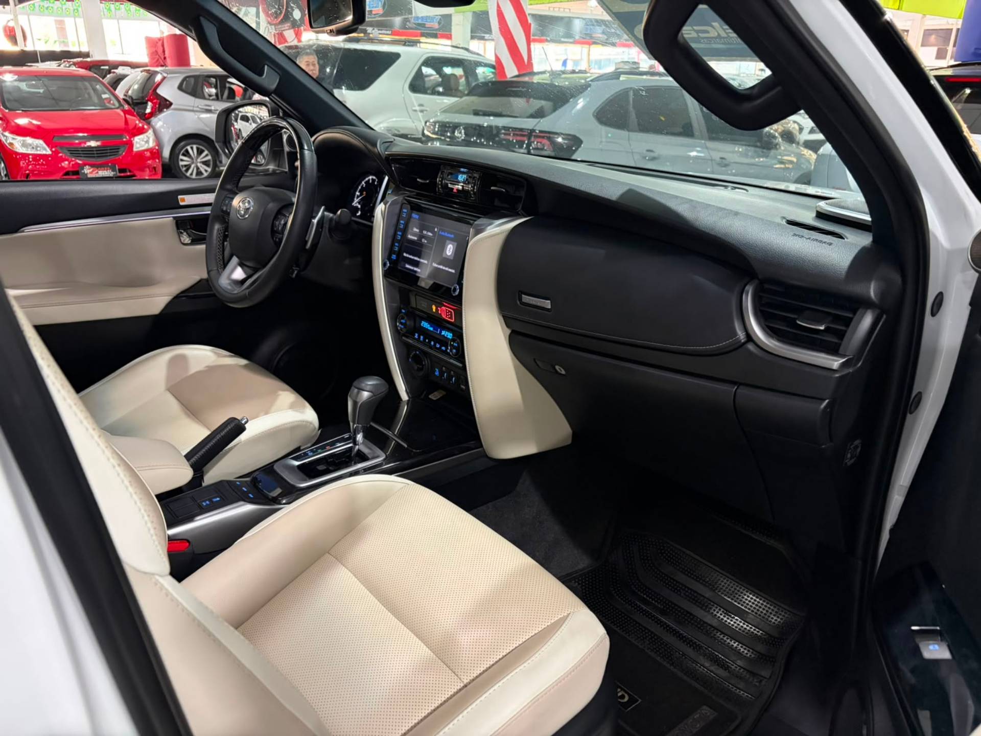 TOYOTA HILUX SW4