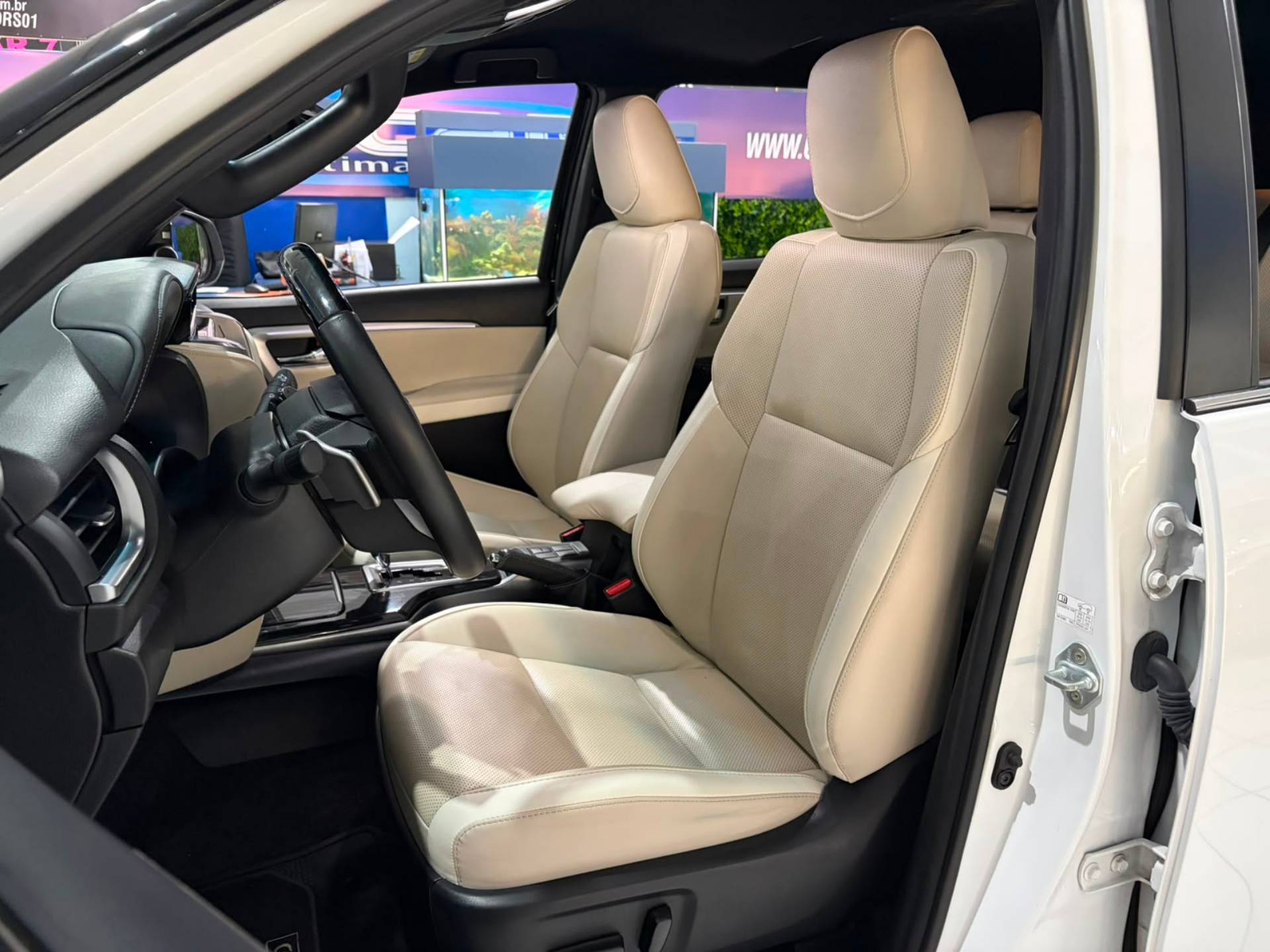 TOYOTA HILUX SW4