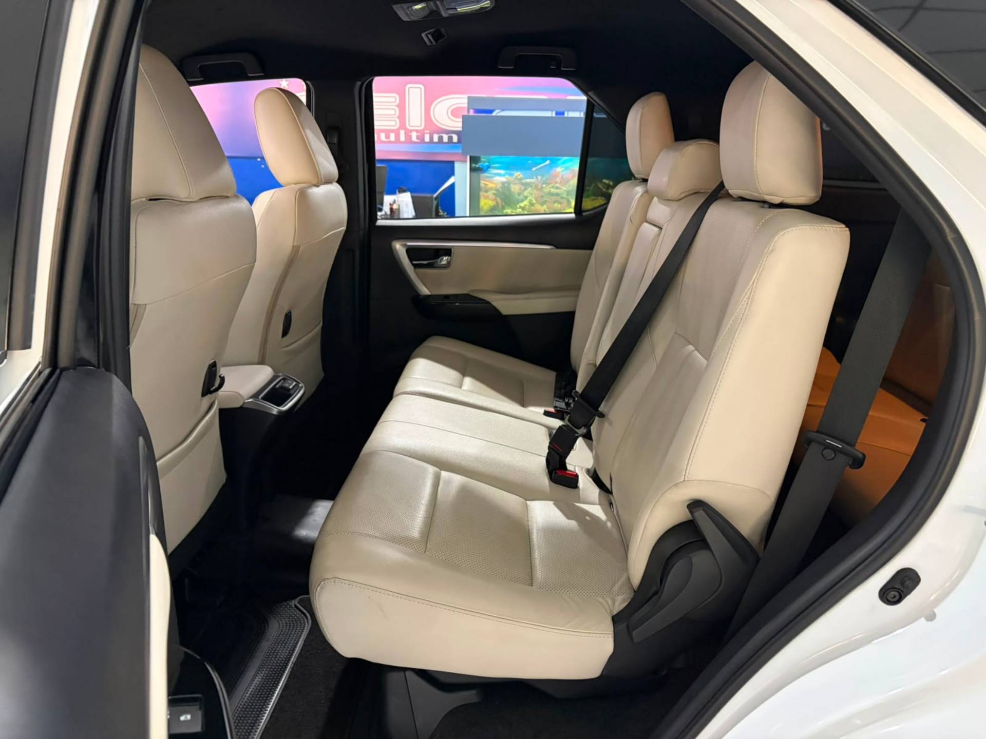 TOYOTA HILUX SW4