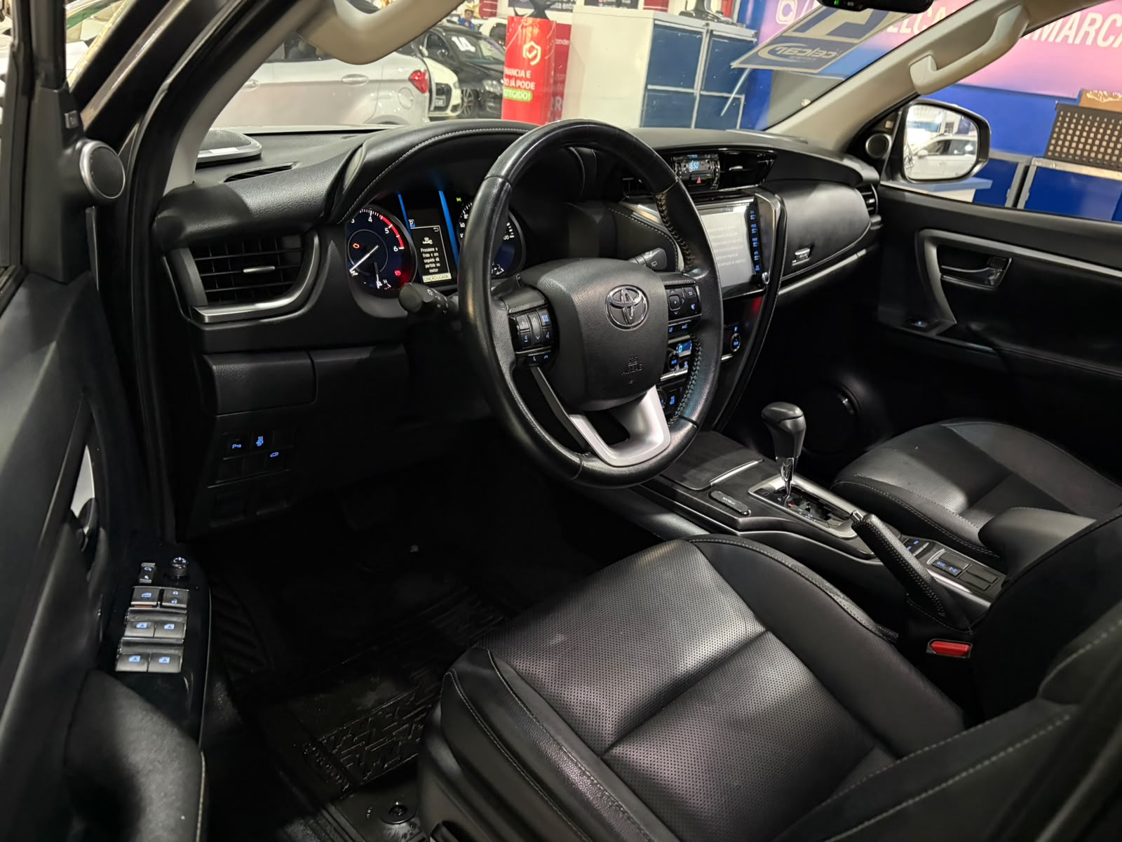 TOYOTA HILUX SW4