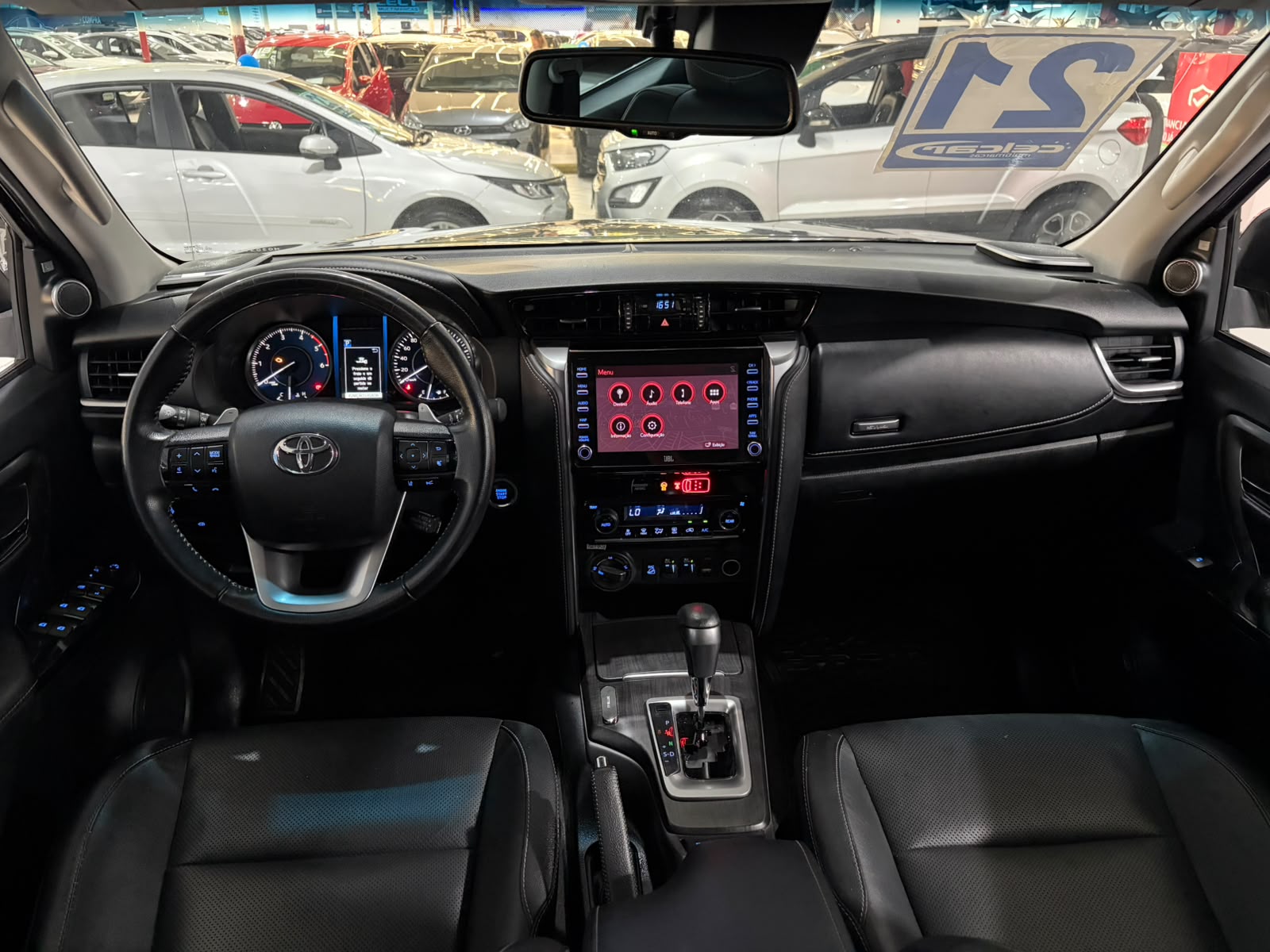 TOYOTA HILUX SW4