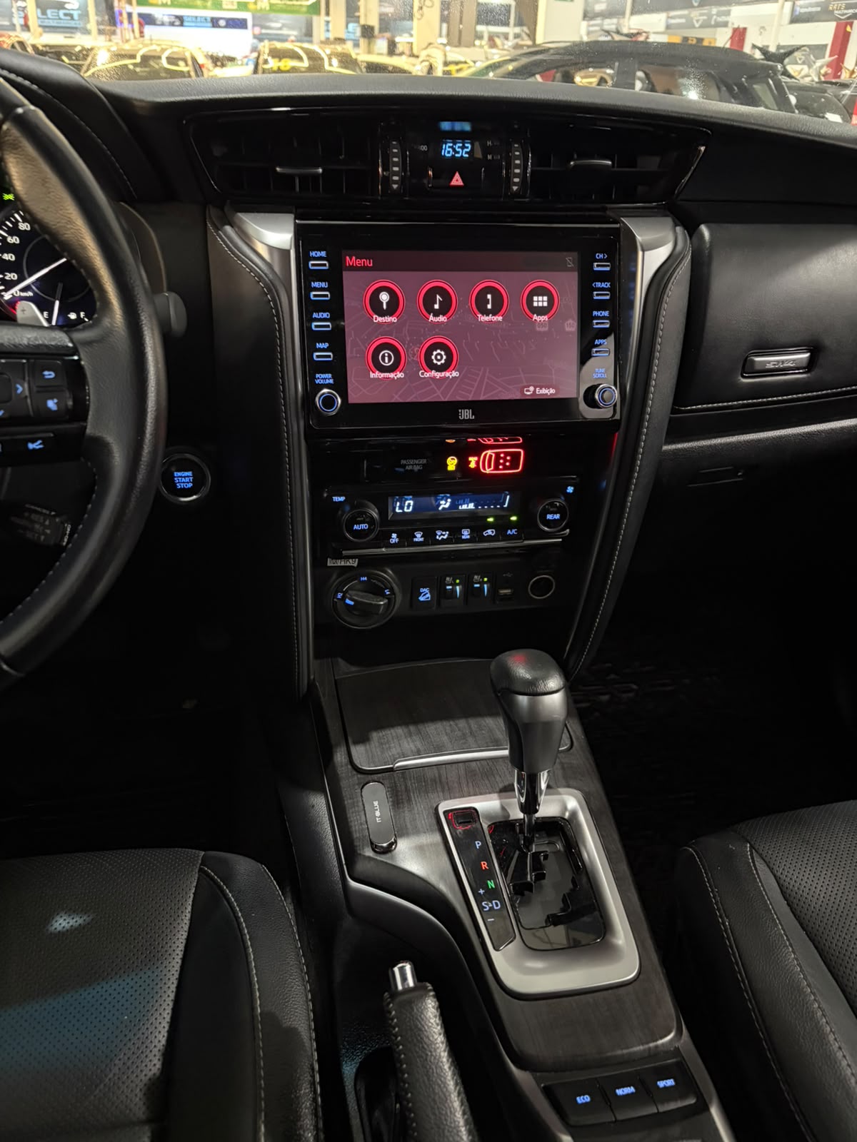 TOYOTA HILUX SW4