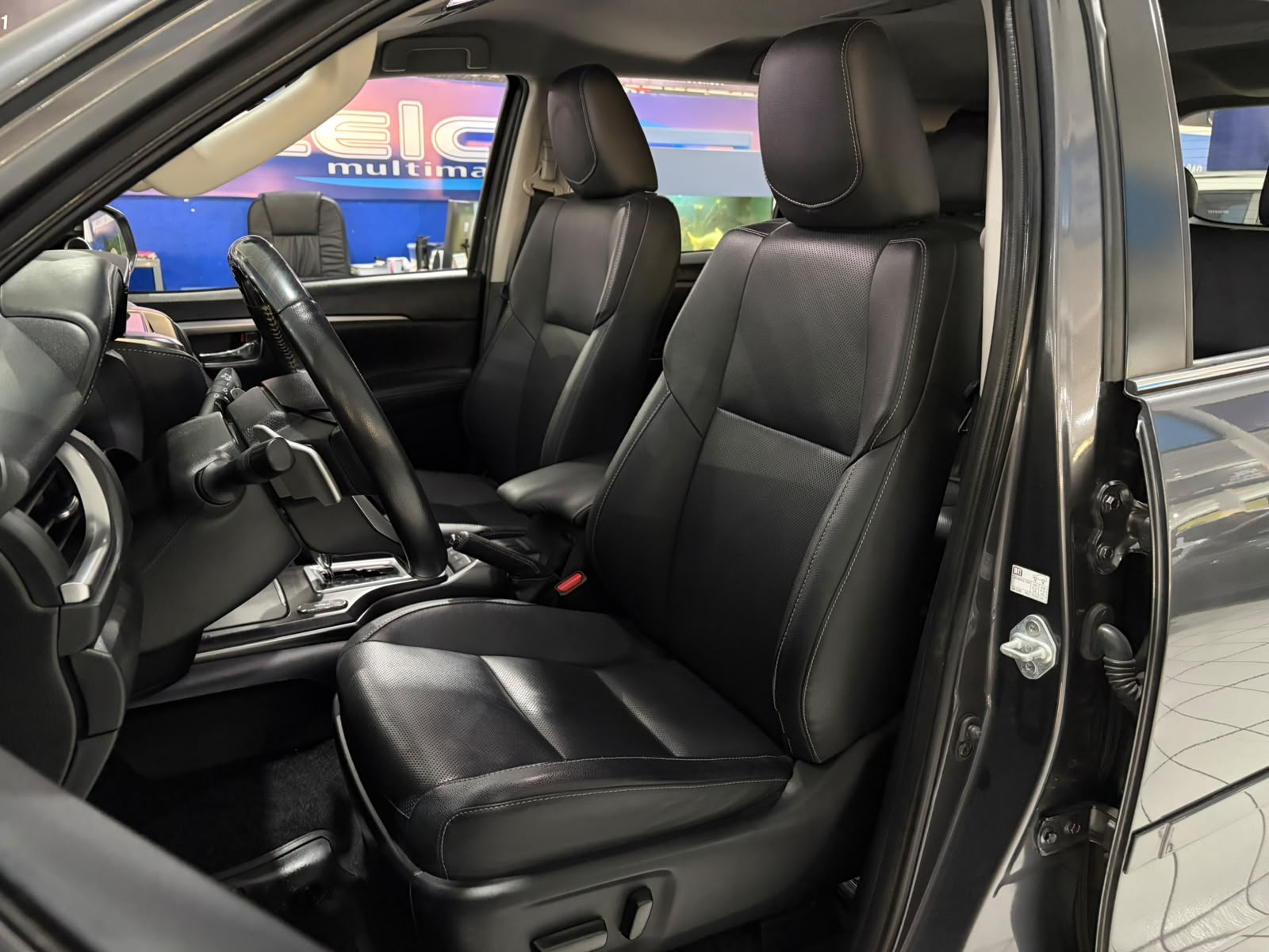 TOYOTA HILUX SW4