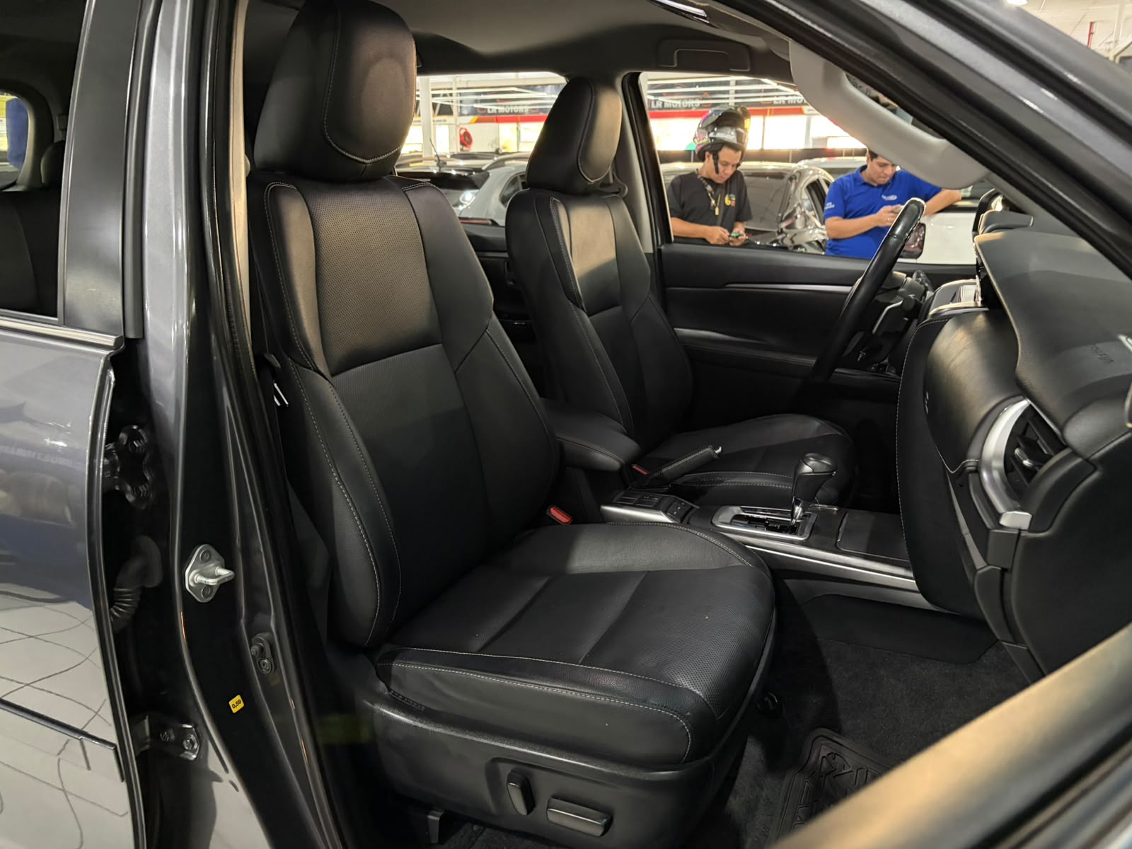 TOYOTA HILUX SW4
