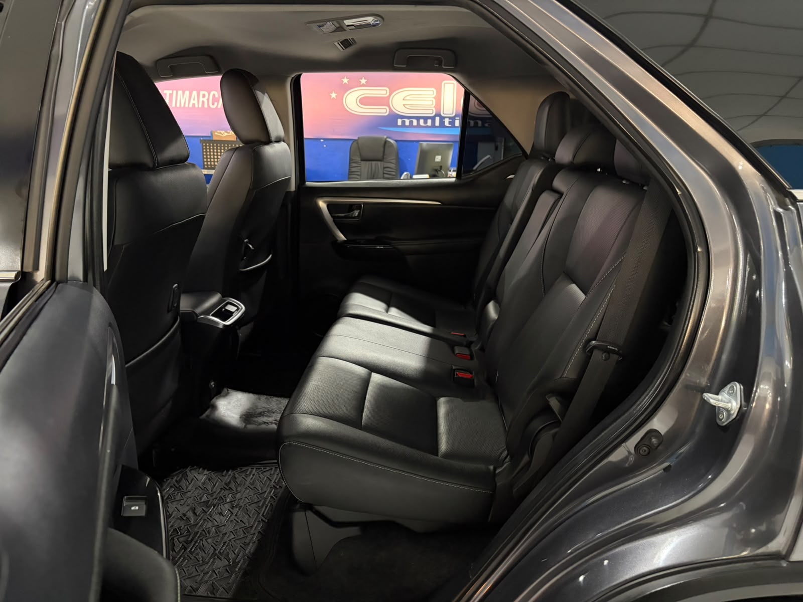 TOYOTA HILUX SW4