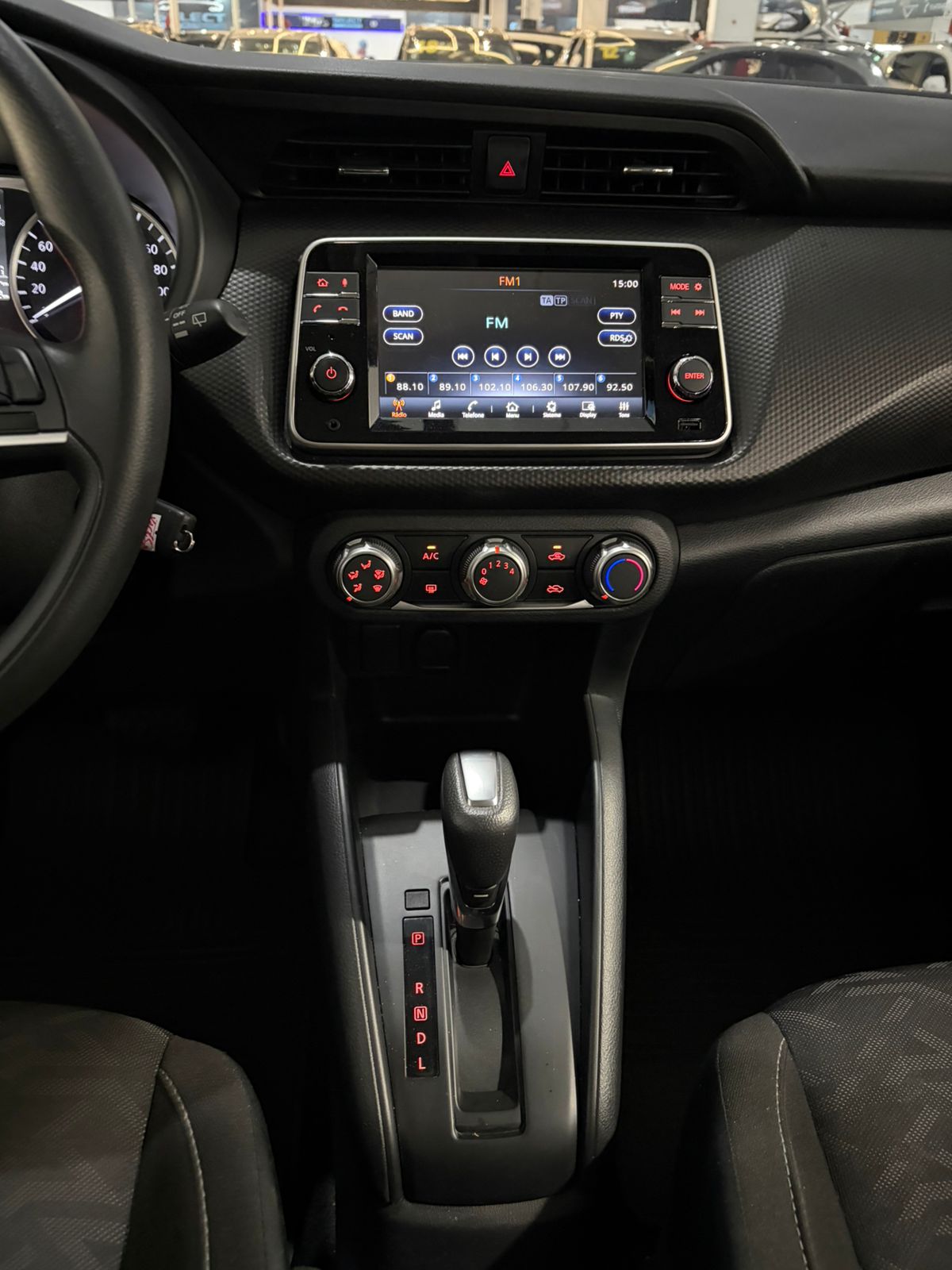NISSAN KICKS
