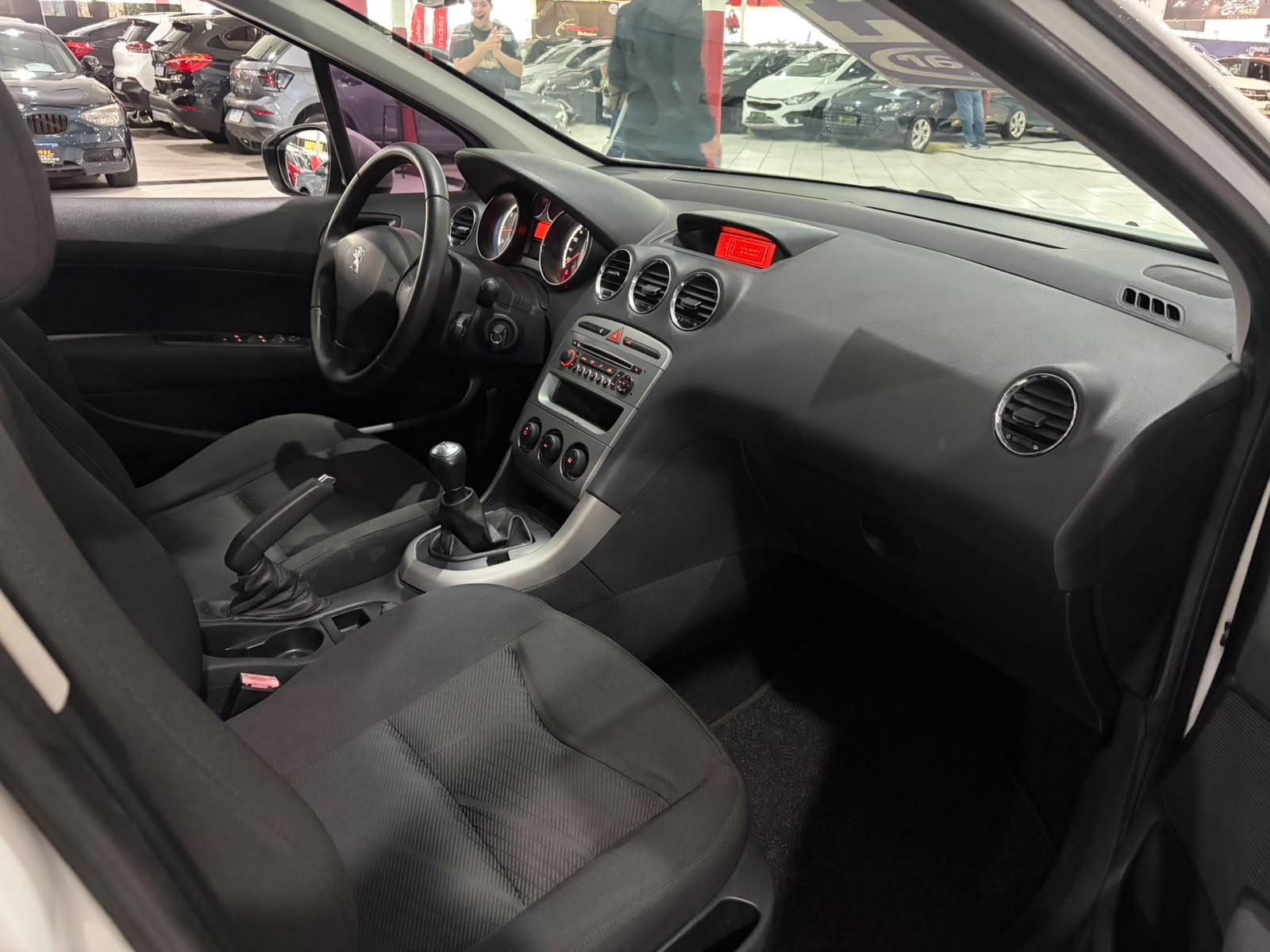 PEUGEOT 308