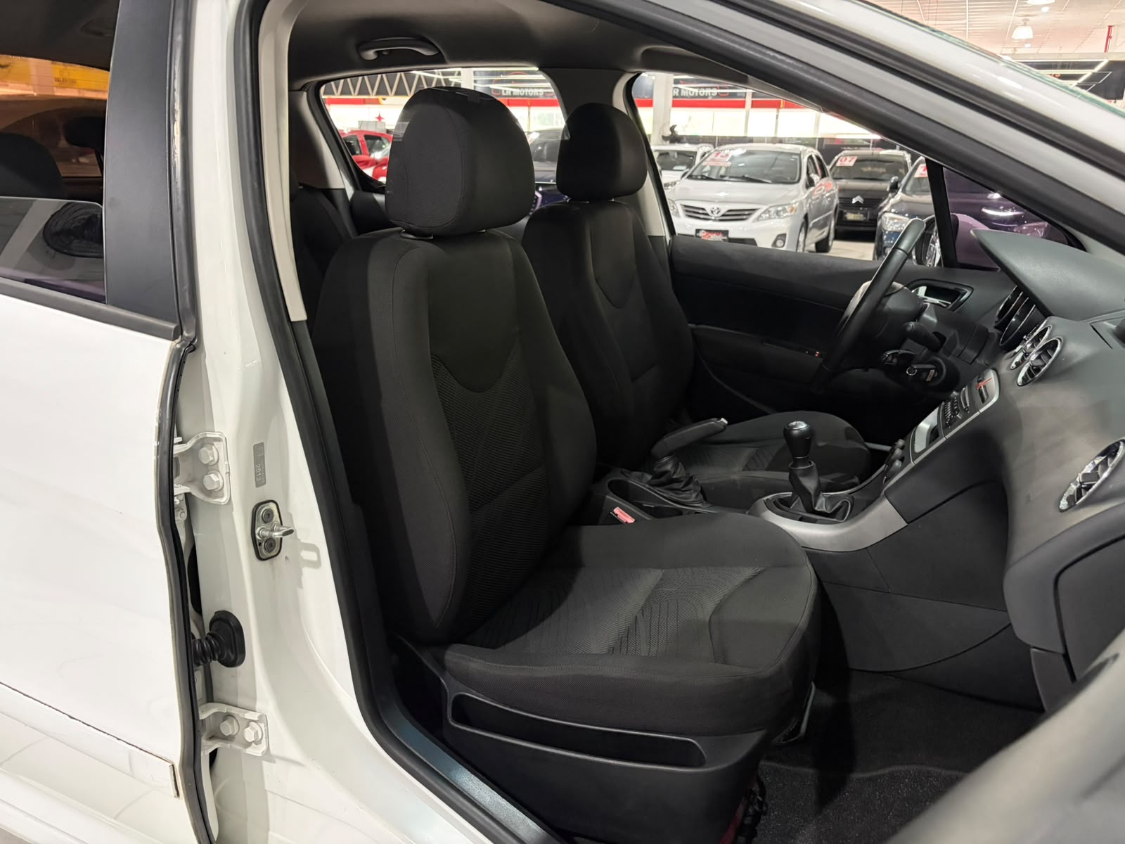 PEUGEOT 308