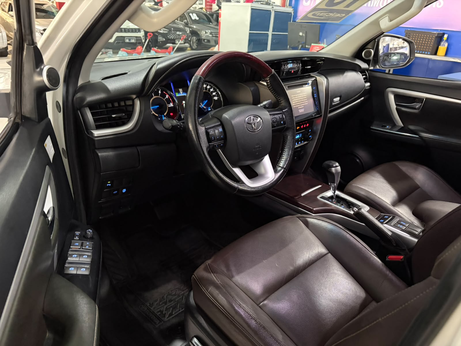 TOYOTA HILUX SW4