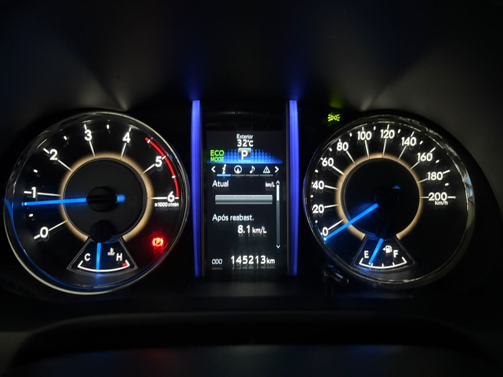 TOYOTA HILUX SW4