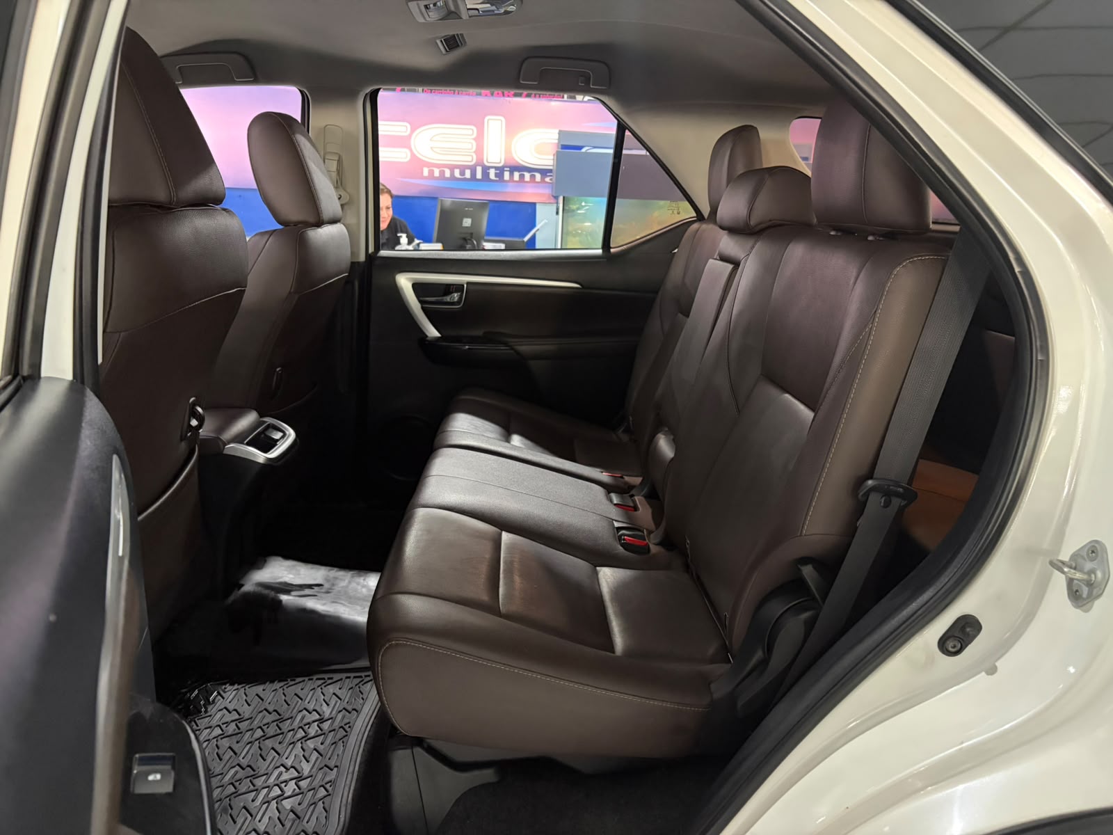 TOYOTA HILUX SW4