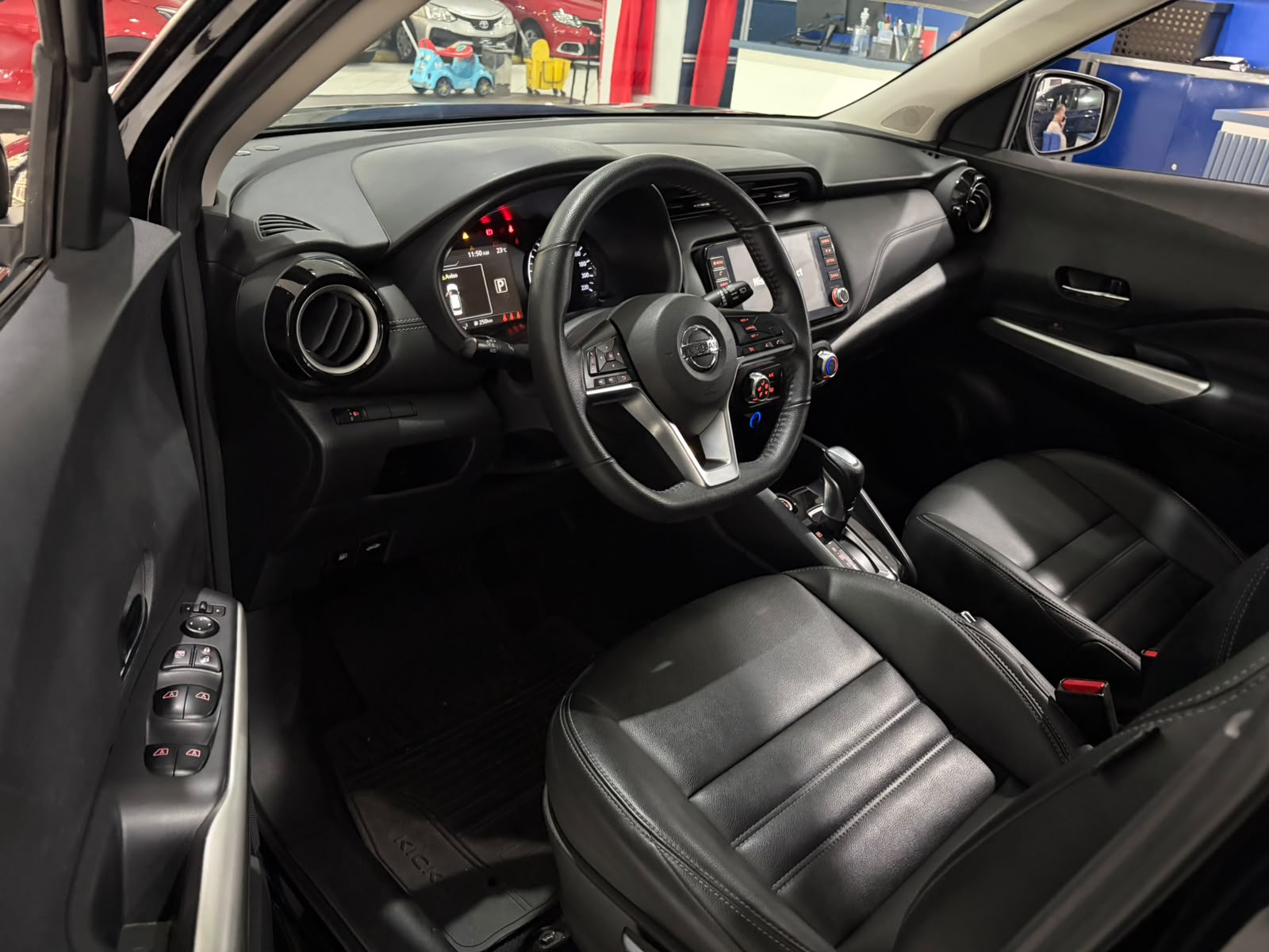 NISSAN KICKS