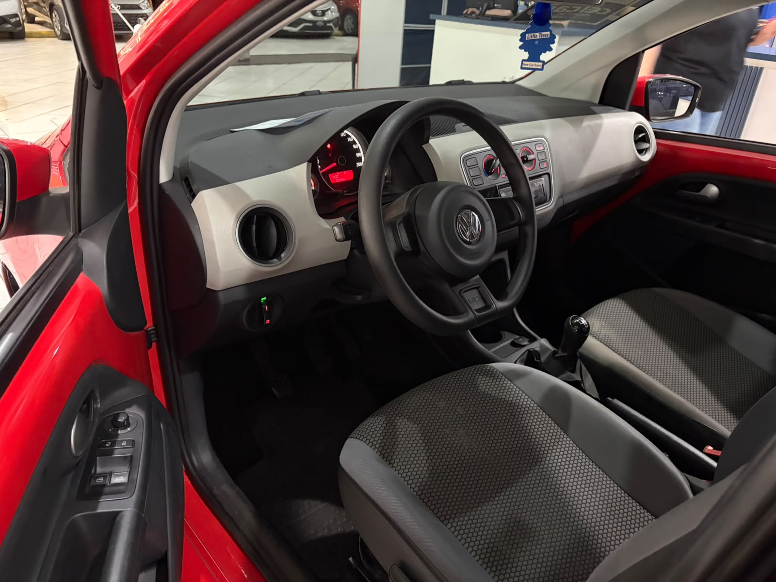 VOLKSWAGEN UP
