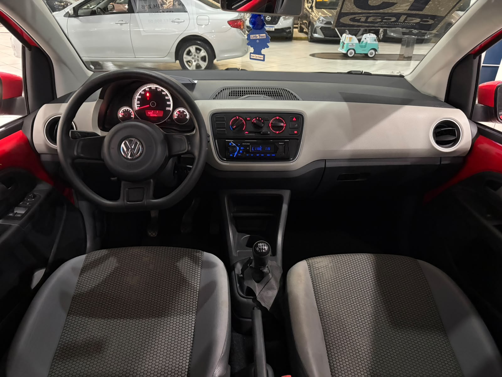 VOLKSWAGEN UP