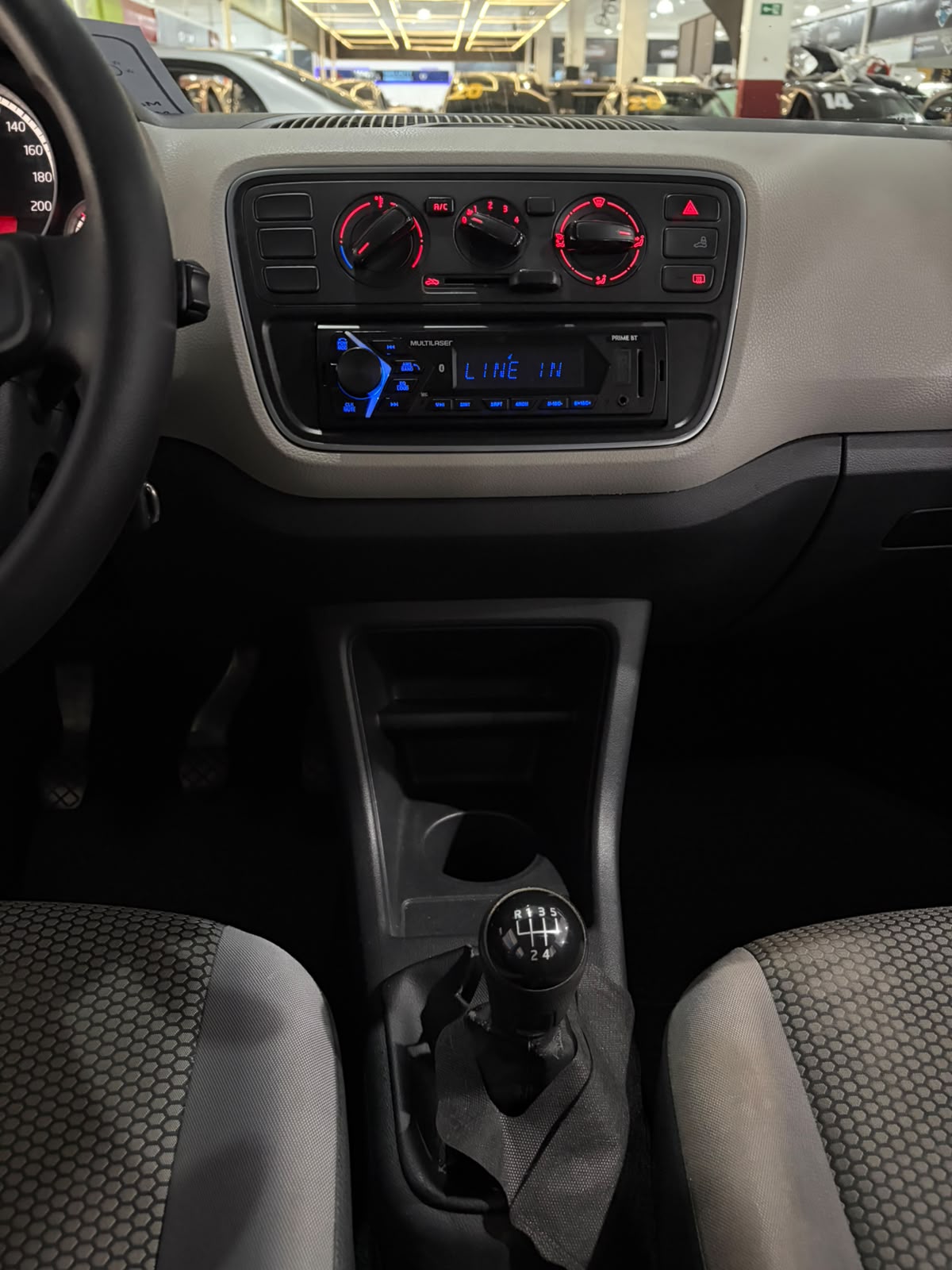 VOLKSWAGEN UP