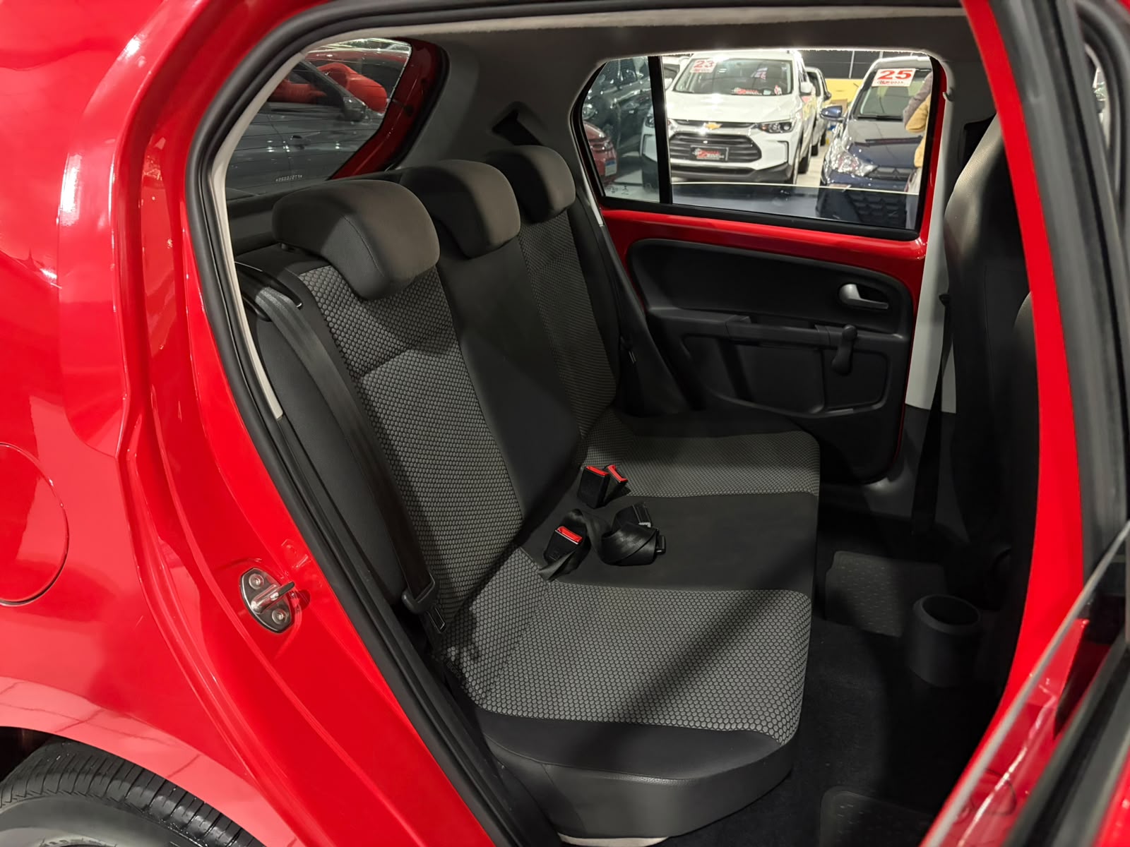 VOLKSWAGEN UP