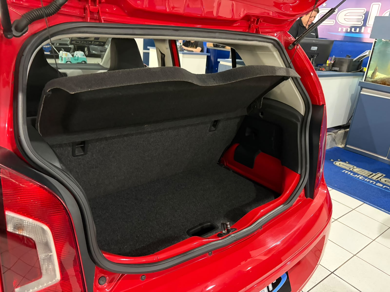 VOLKSWAGEN UP