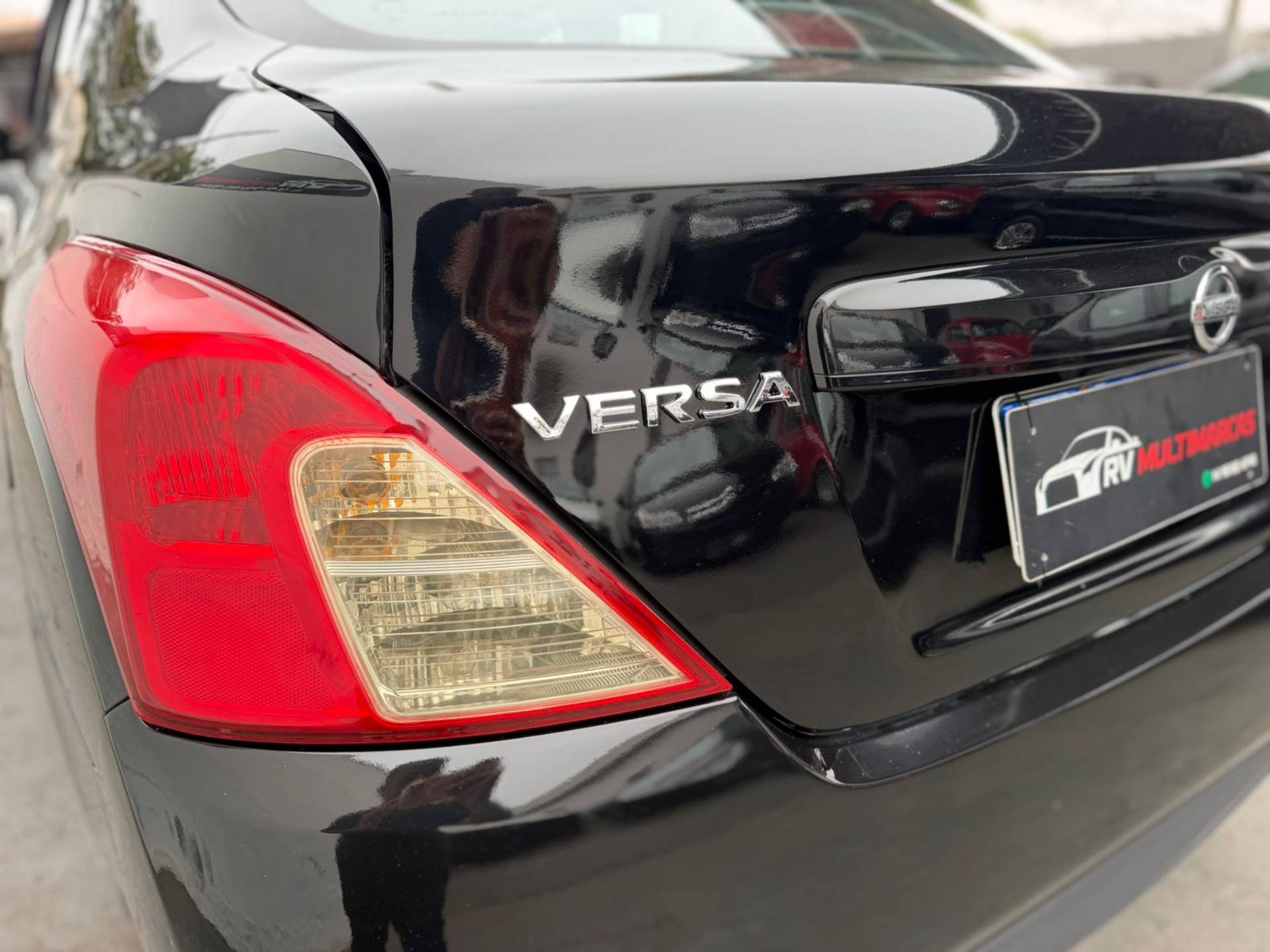 NISSAN VERSA