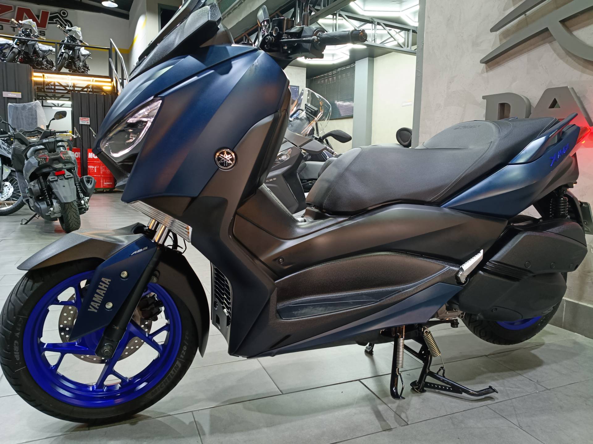 YAMAHA XMAX ABS