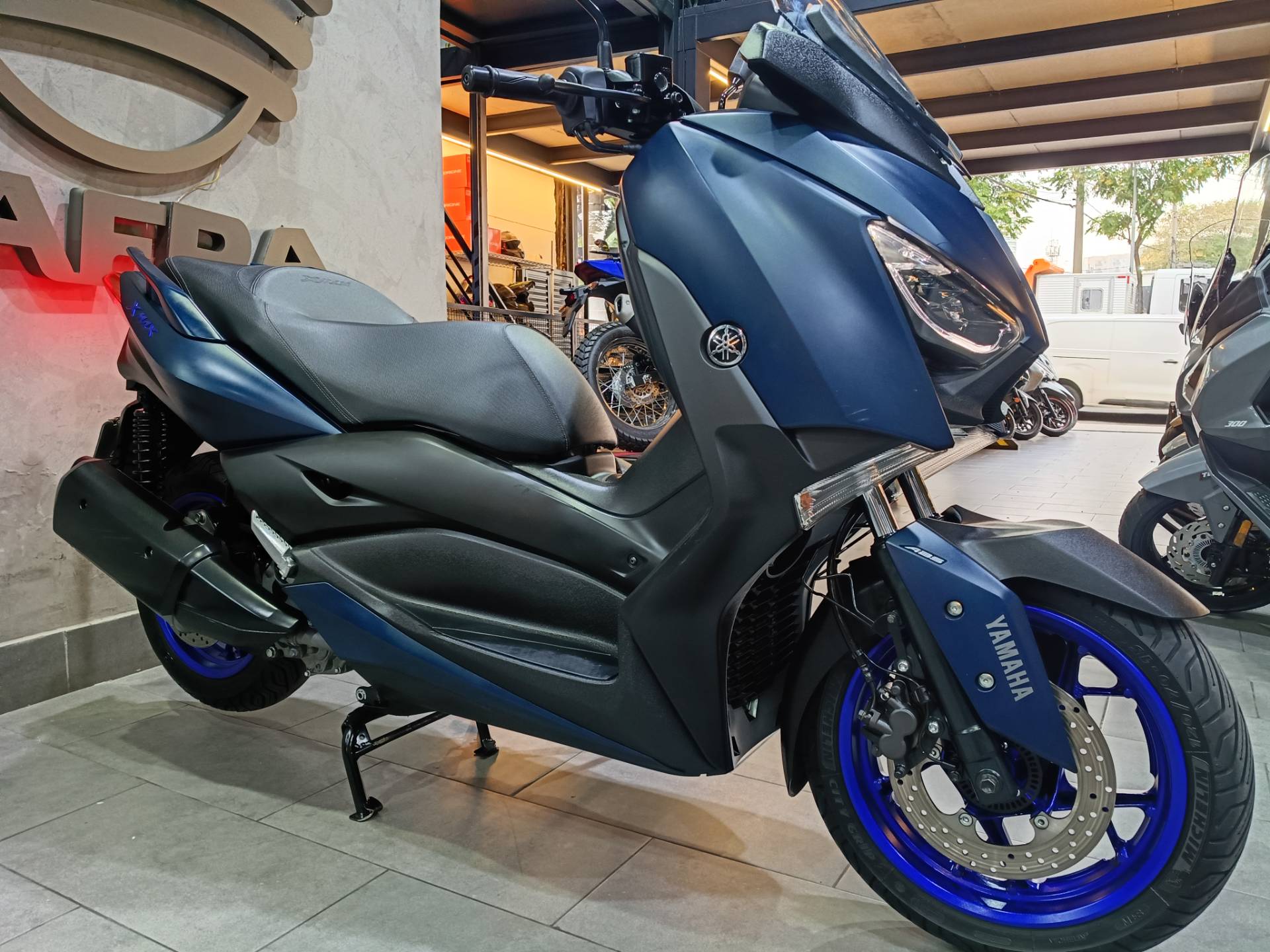 YAMAHA XMAX ABS