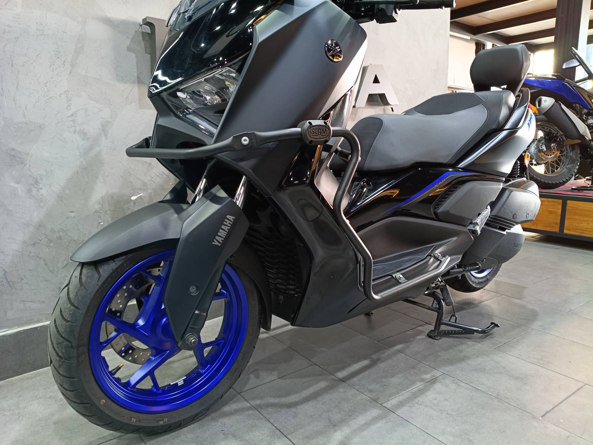YAMAHA XMAX 300 CONNECTED ABS