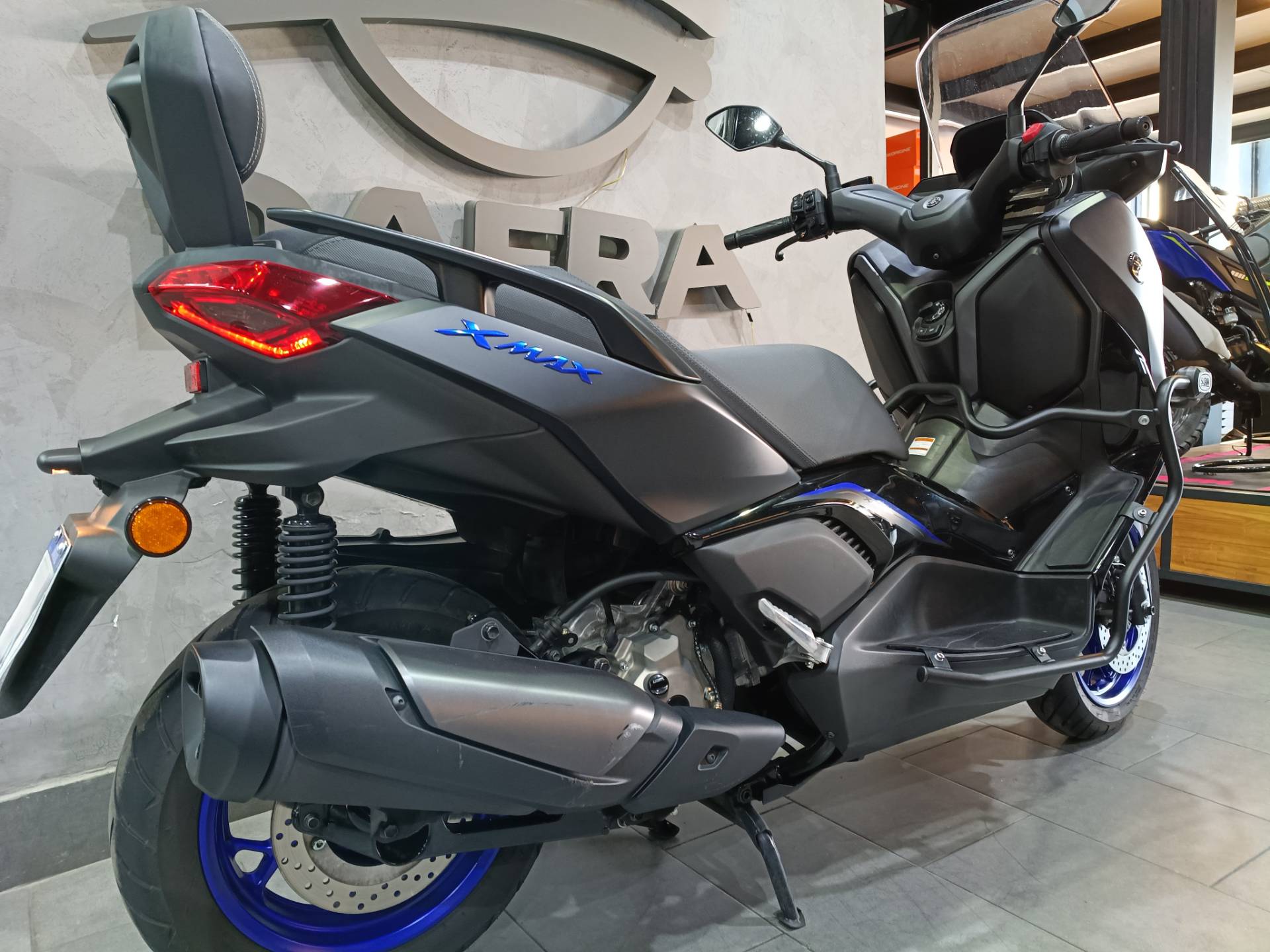YAMAHA XMAX 300 CONNECTED ABS