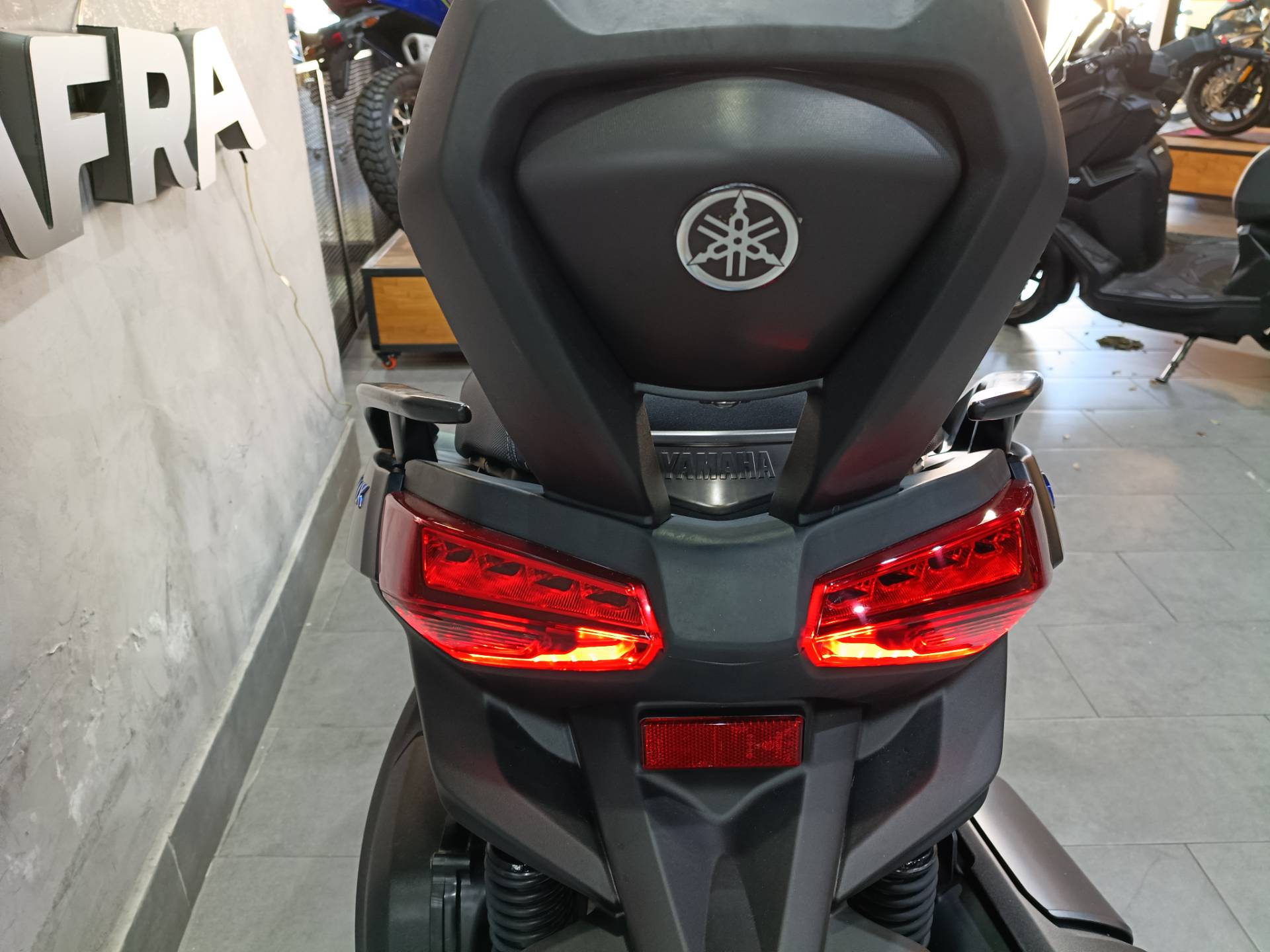 YAMAHA XMAX 300 CONNECTED ABS