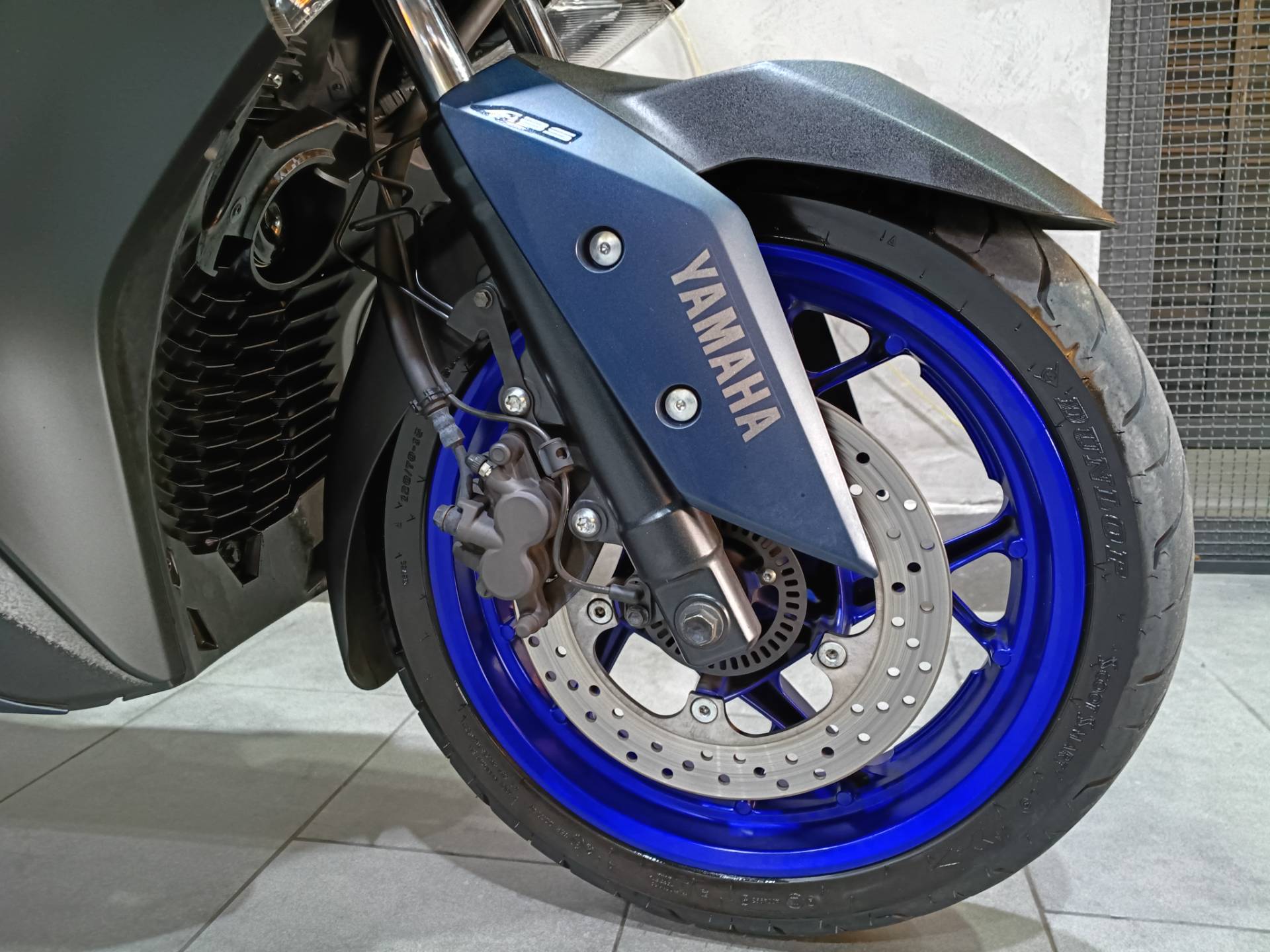 YAMAHA XMAX ABS