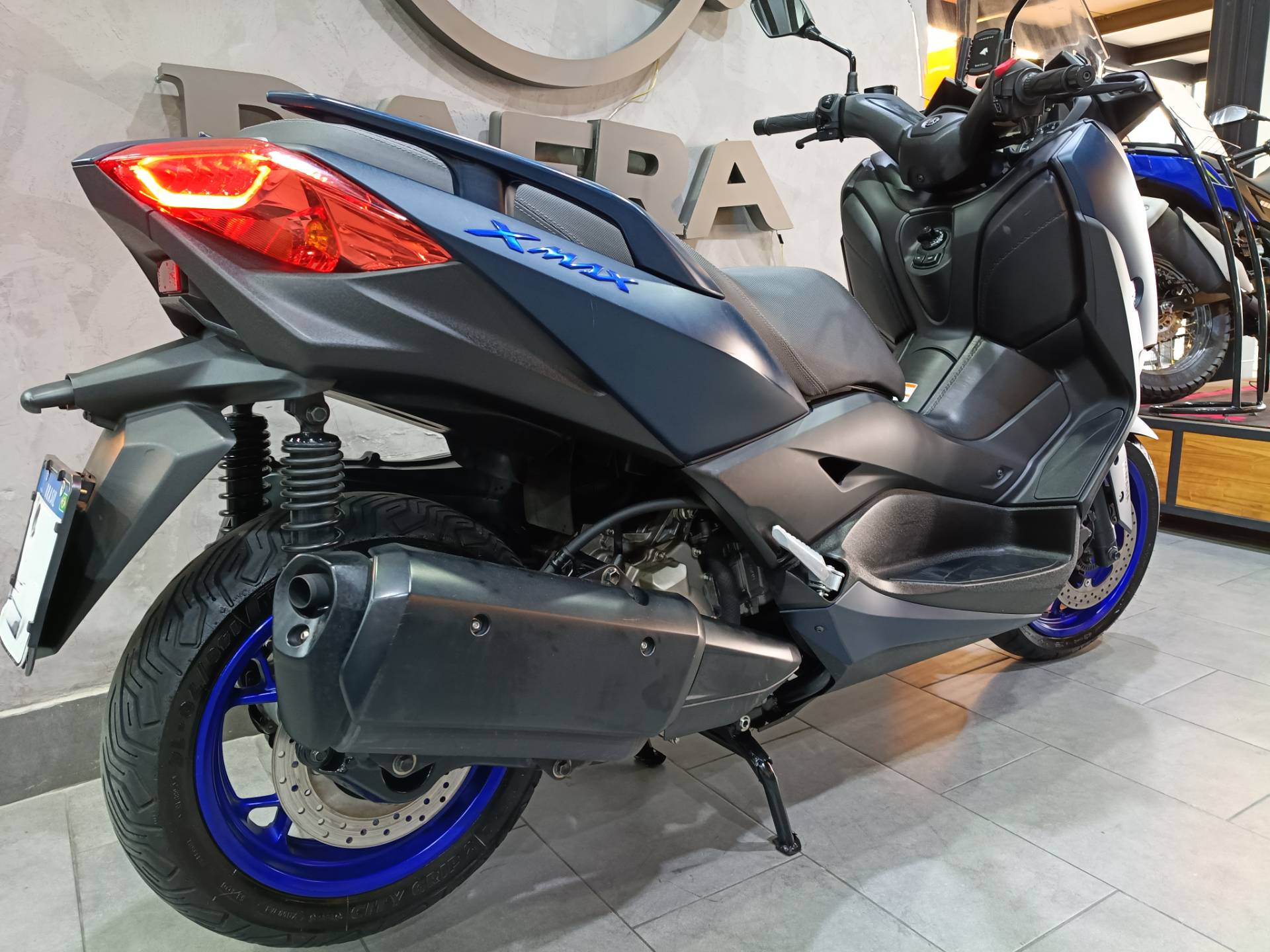 YAMAHA XMAX ABS