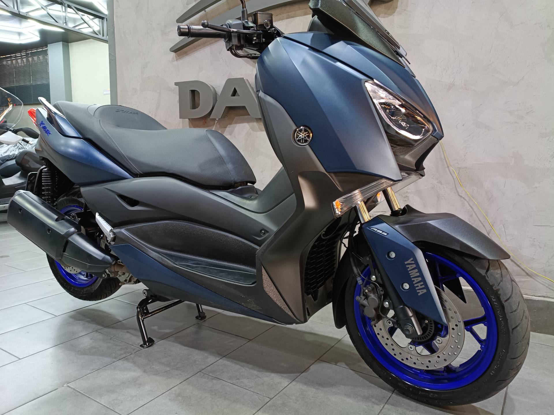 YAMAHA XMAX ABS