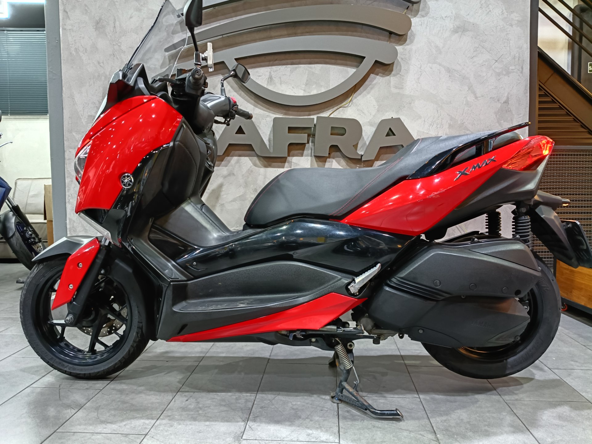 YAMAHA XMAX ABS