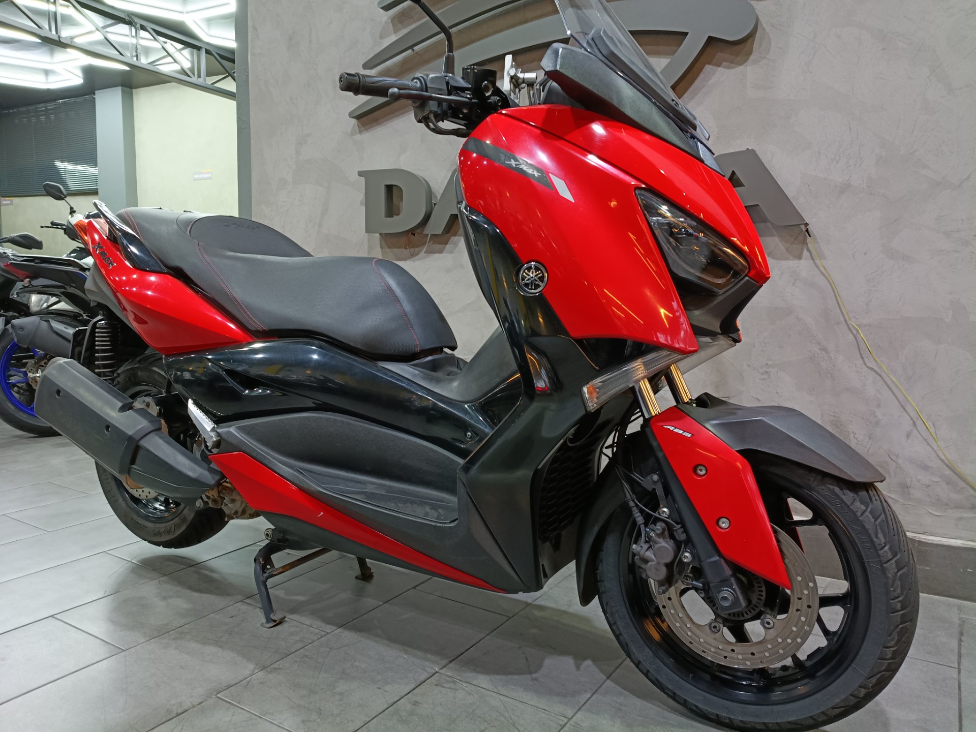 YAMAHA XMAX ABS