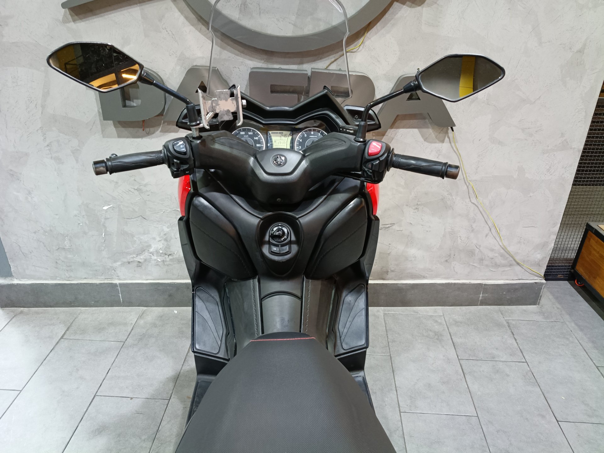 YAMAHA XMAX ABS