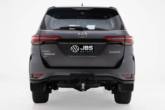 TOYOTA HILUX SW4