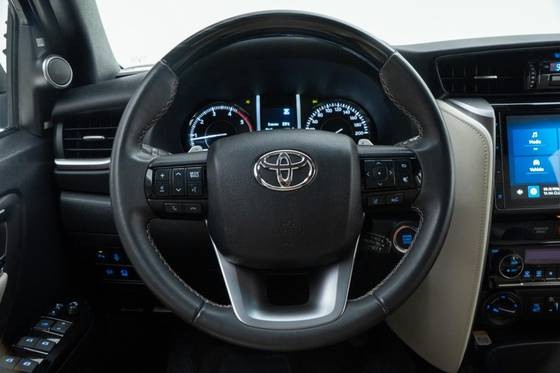 TOYOTA HILUX SW4