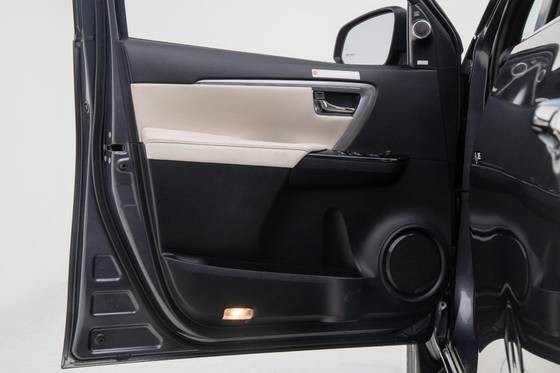TOYOTA HILUX SW4