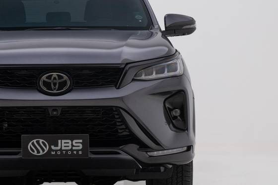 TOYOTA HILUX SW4