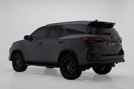 TOYOTA HILUX SW4